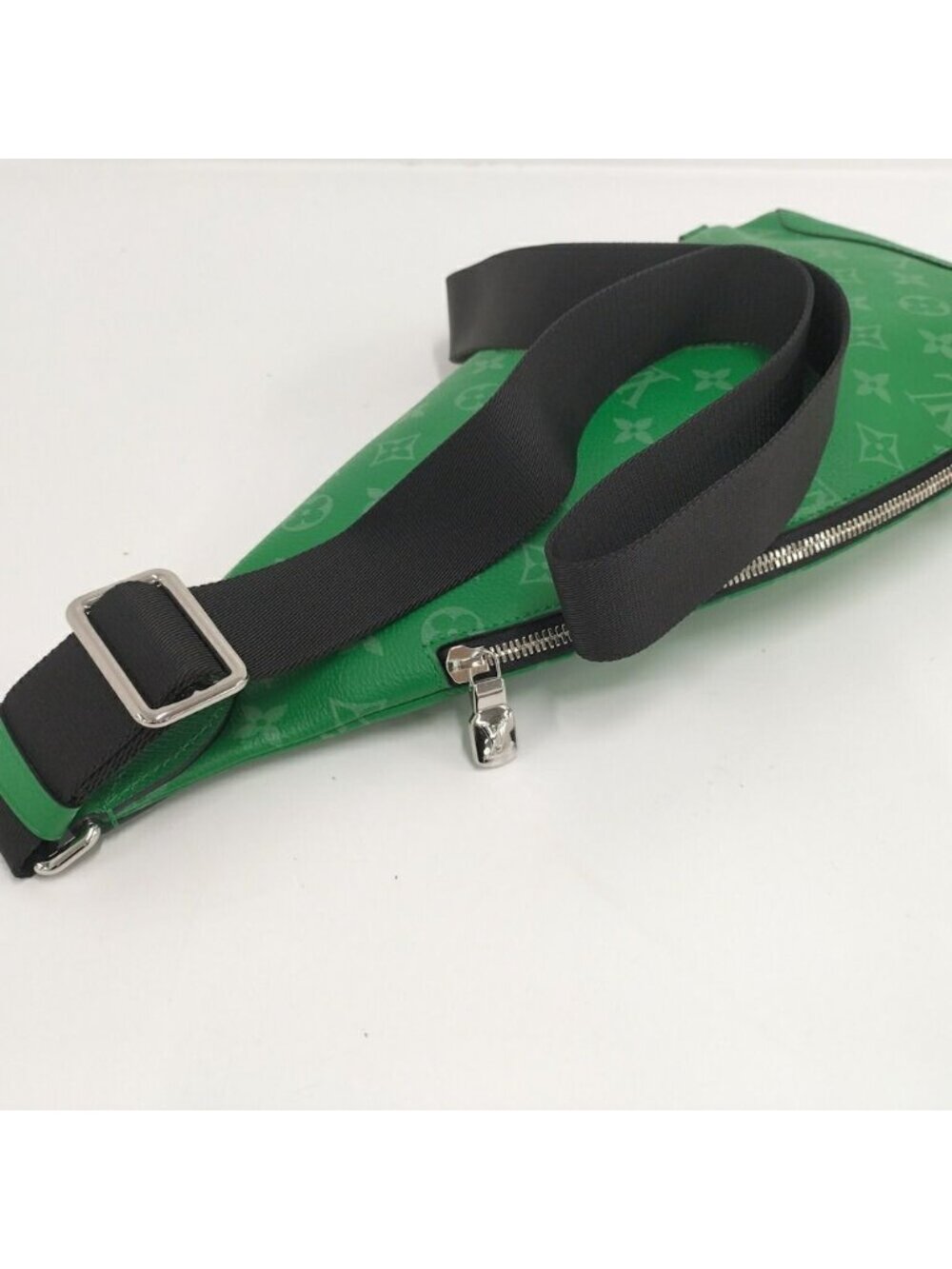 Louis Vuitton Duo Sling Bag Taigarama Monogram Green - Picture 6 of 9